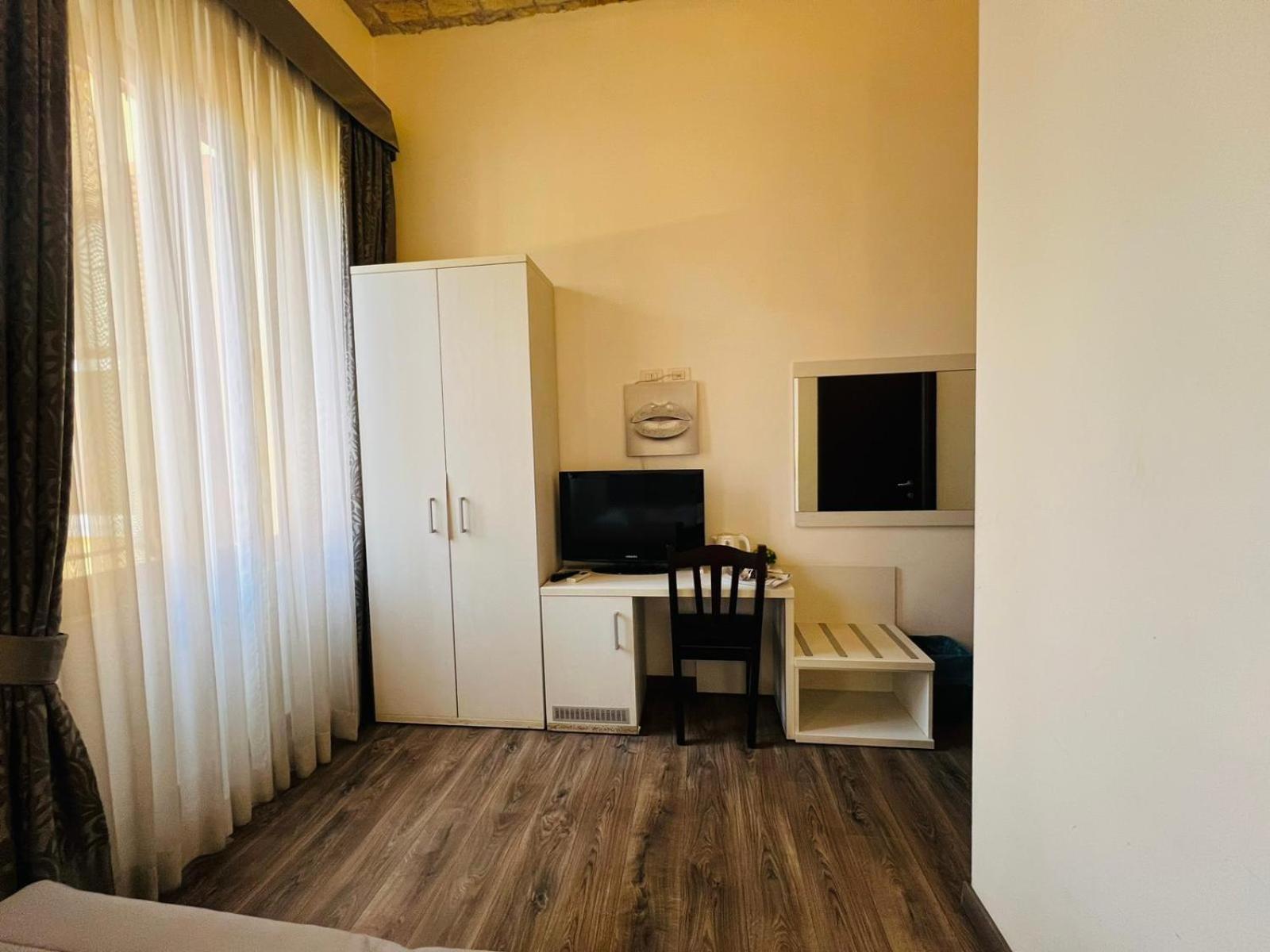 Laterani Dfm Hotel - Rome — Foto 1